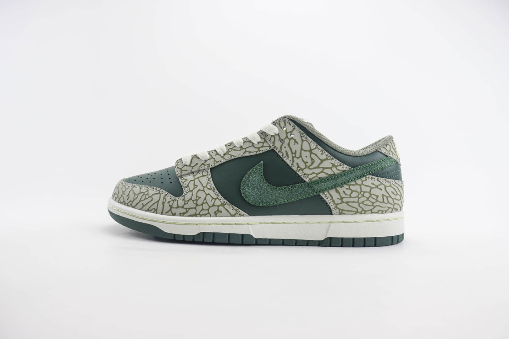耐克Nike SB Dunk Low纯原版本低帮SB Dunk灰绿色大象纹板鞋 莆田耐克代理 货号：HF4878-053