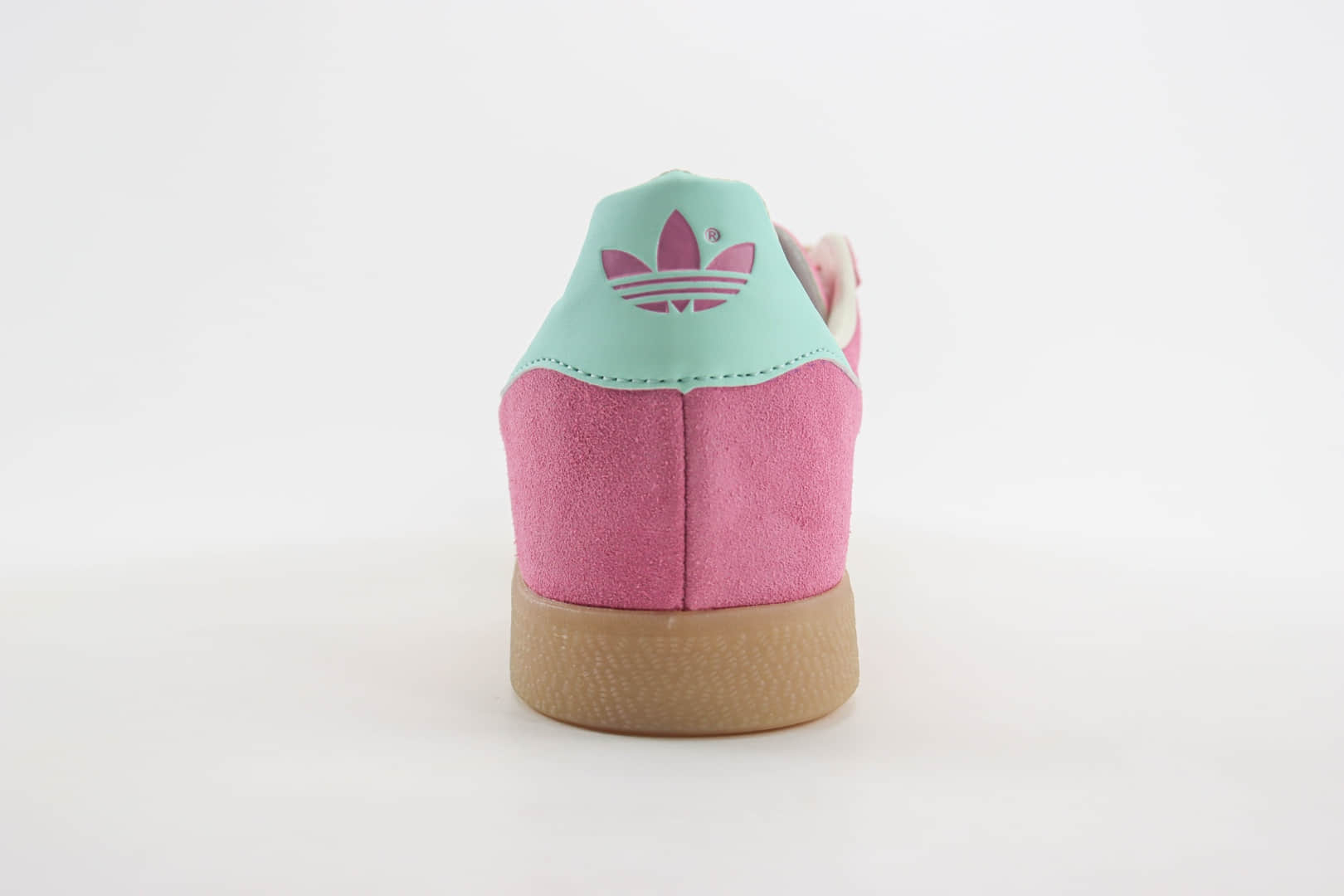 阿迪达斯adidas Originals Gazelle INdoor纯原版本三叶草粉蓝色麂皮板鞋 莆田阿迪达斯货源 货号：IH5015