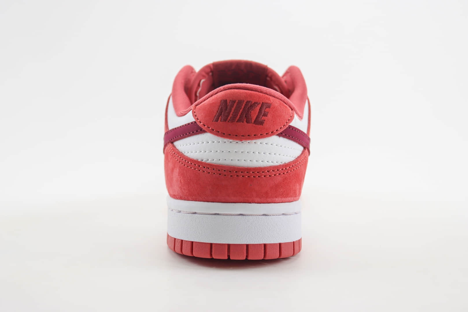 耐克Nike SB Dunk Low纯原版本低帮SB Dunk白玫红情人节板鞋 莆田耐克代理 货号：FQ7056-100