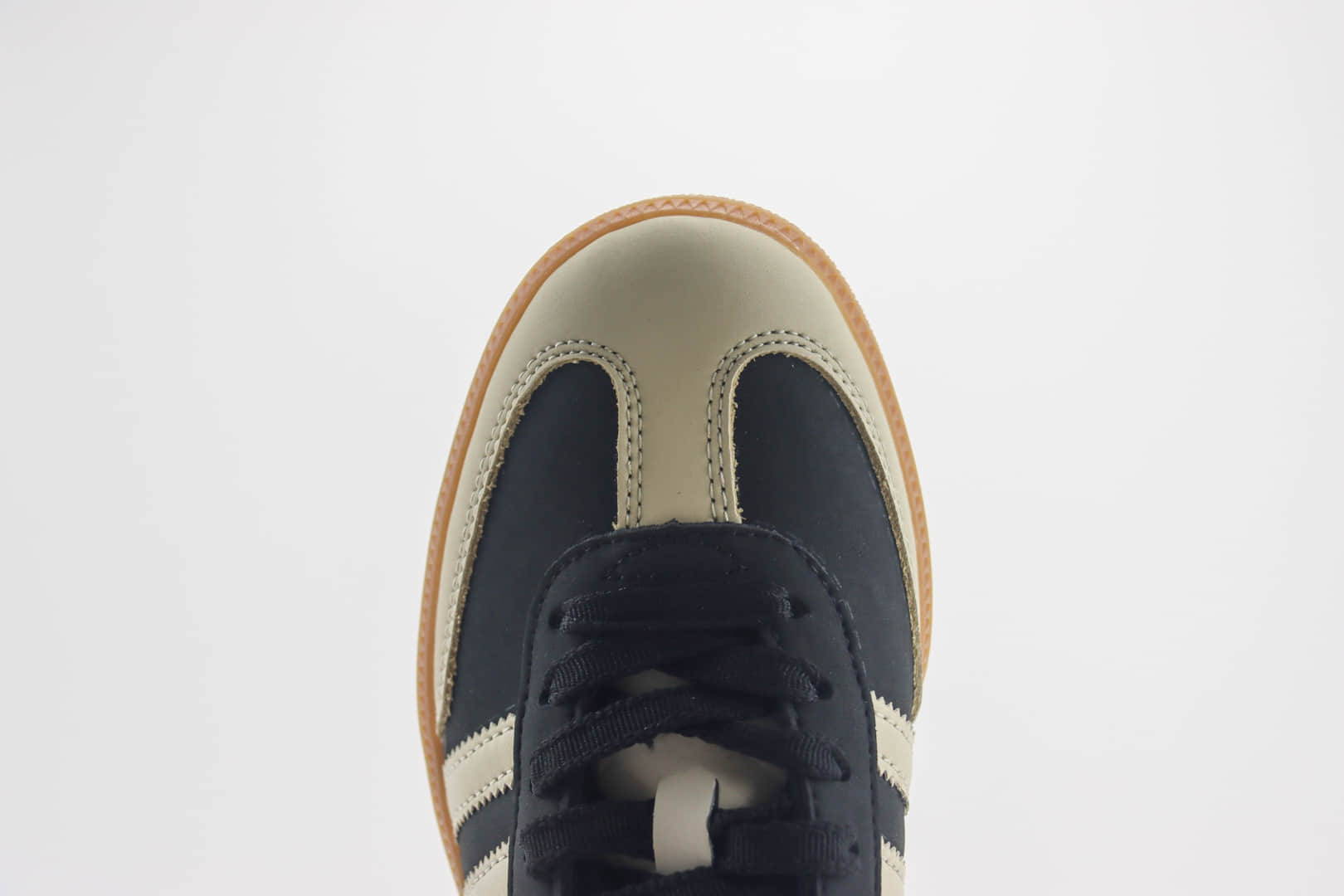 阿迪达斯adidas originals Samba纯原版本桑巴黑米白低帮板鞋 莆田阿迪达斯代理 货号：IE5836