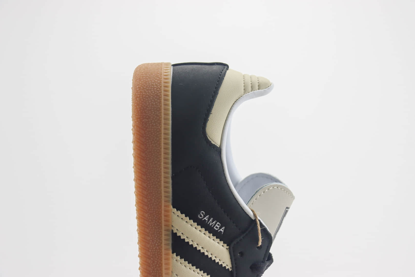 阿迪达斯adidas originals Samba纯原版本桑巴黑米白低帮板鞋 莆田阿迪达斯代理 货号：IE5836