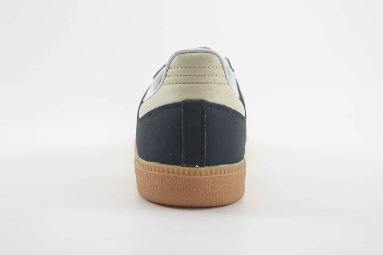 阿迪达斯adidas originals Samba纯原版本桑巴黑米白低帮板鞋 莆田阿迪达斯代理 货号：IE5836