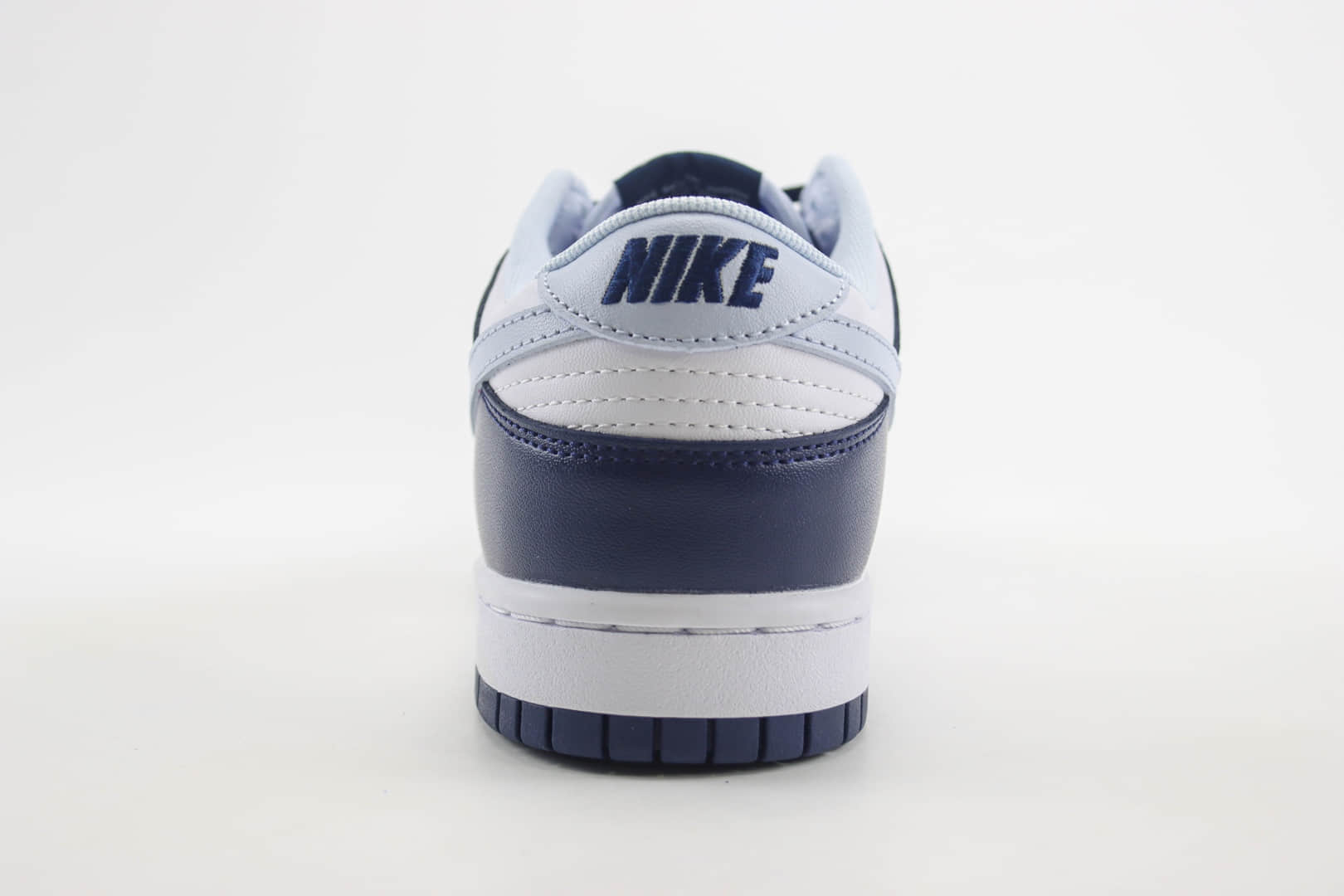 耐克Nike SB Dunk Low纯原版本低帮SB Dunk白灰蓝拼接滑板板鞋 莆田耐克代理 货号：FQ8826-100