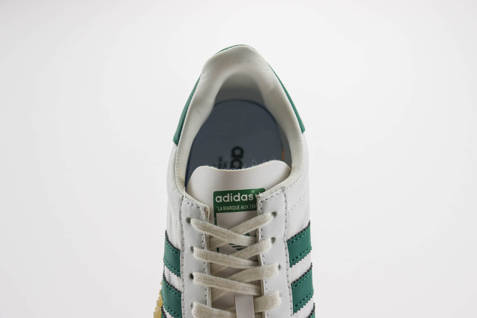 阿迪达斯adidas originals Country Kamanda纯原版本卡曼达白绿生胶鱿鱼卷训练鞋 莆田阿迪达斯货源 货号：G26797