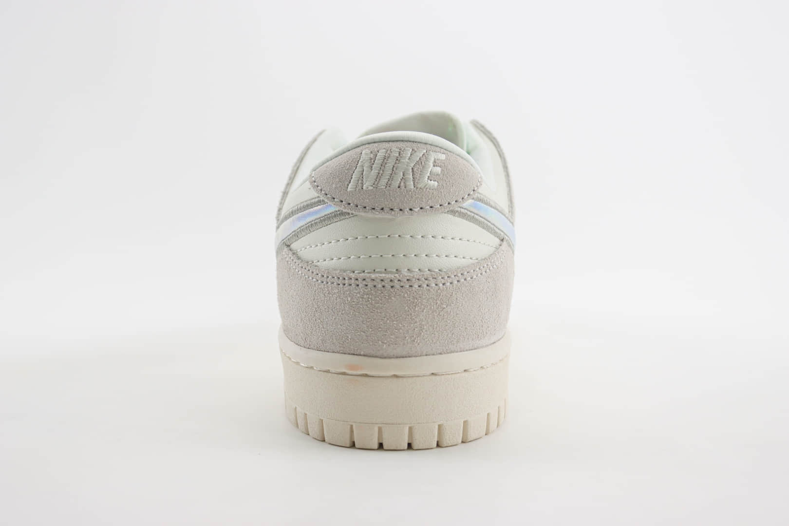 耐克Nike SB Dunk Low纯原版本低帮SB Dunk米灰色滑板板鞋 莆田天花板Dunk 货号：HF5074-133