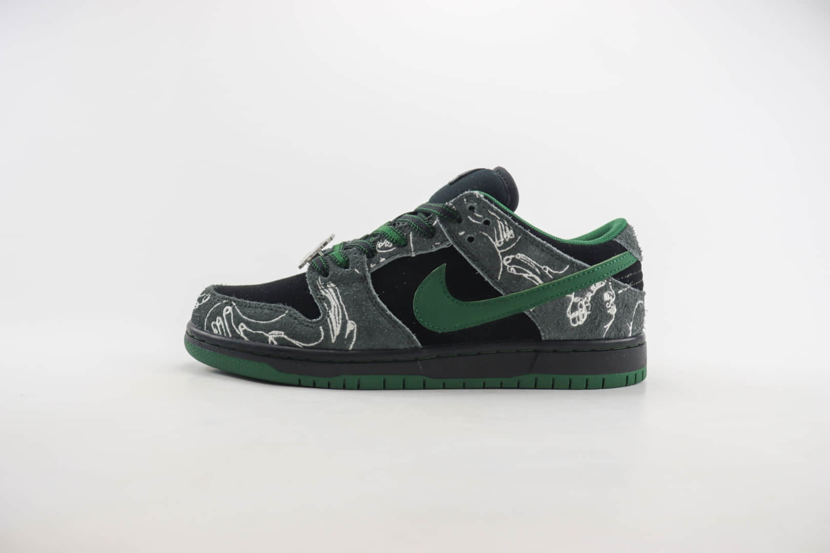 耐克There Skateboards x Nike SB Dunk Low纯原版本低帮SB Dunk黑绿涂鸦滑板板鞋 莆田耐克微信 货号：HF7743-001