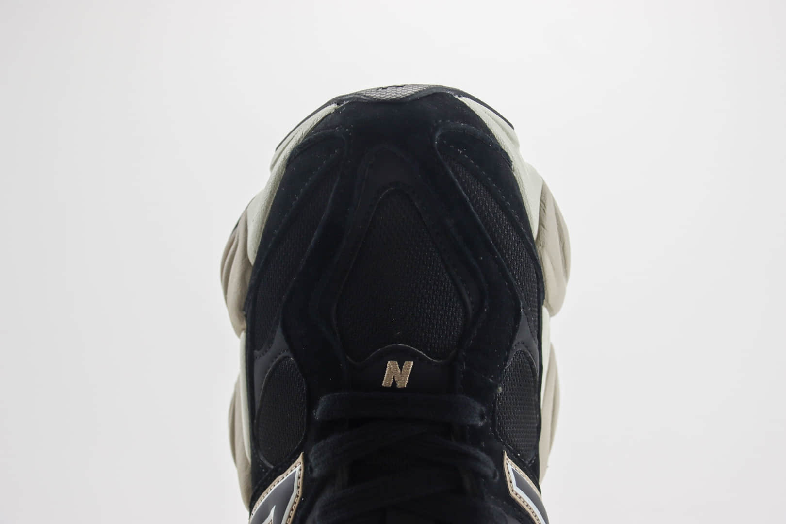 新百伦New Balance 9060纯原版本黑色NB9060复古慢跑鞋 莆田新百伦货源 货号：U9060UBY