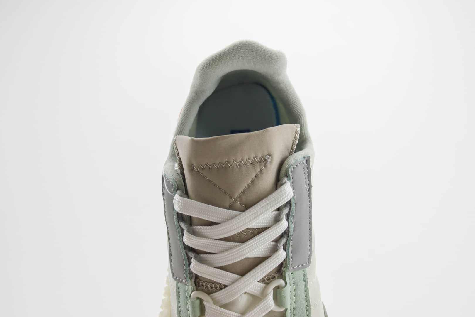 阿迪达斯adidas Originals Country Kamanda卡曼达白灰红绿章鱼卷训练鞋 莆田复刻鞋货源 货号:FV3162