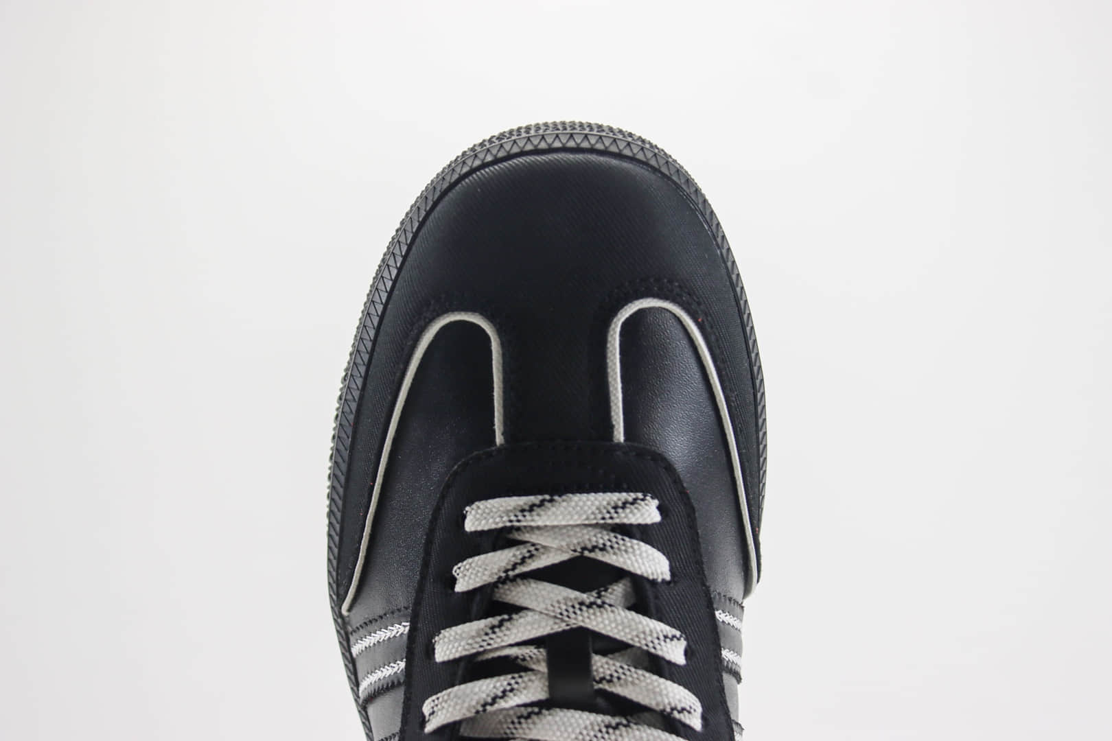 阿迪达斯adidas originals Samba OG纯原版本黑白银桑巴德训鞋 莆田阿迪达斯货源 货号：IF3918