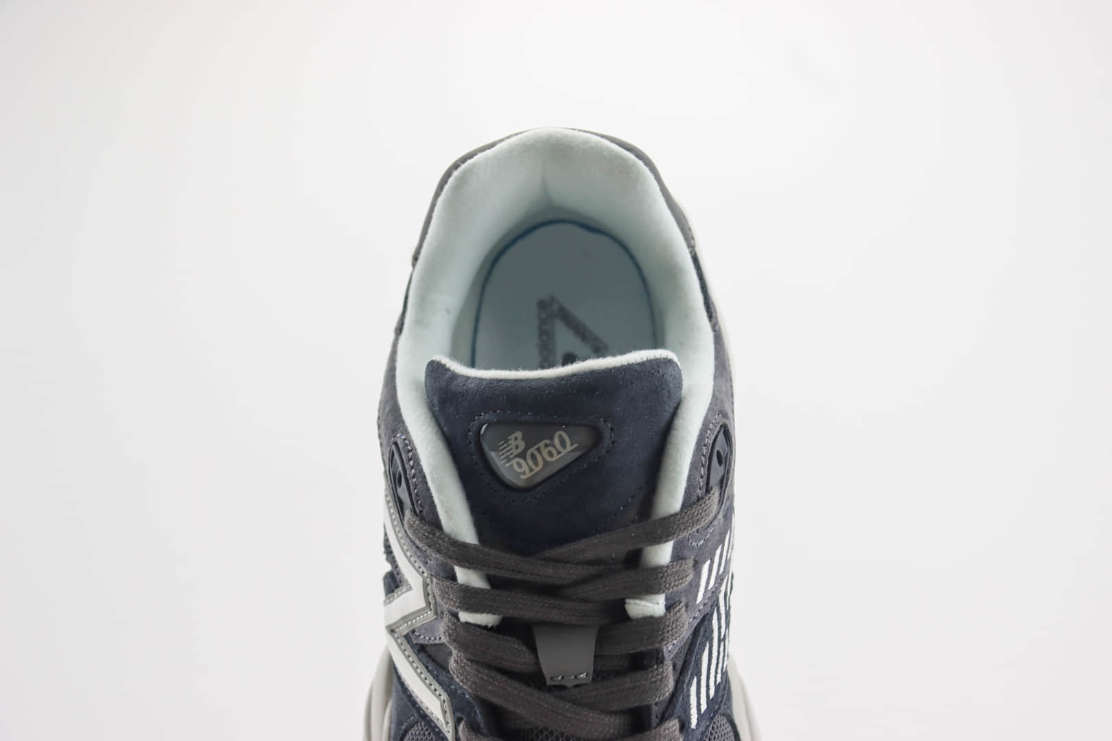 新百伦New Balance 9060纯原版本炭黑色NB9060复古慢跑鞋 莆田新百伦货源 货号:U9060JBM