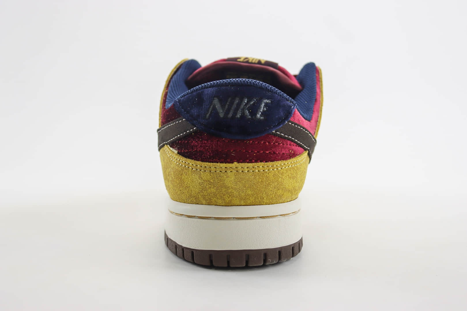 耐克Nike SB Dunk Low纯原版本低帮SB Dunk翻毛皮棕黄板鞋 莆田耐克代理 货号：FZ1278-200