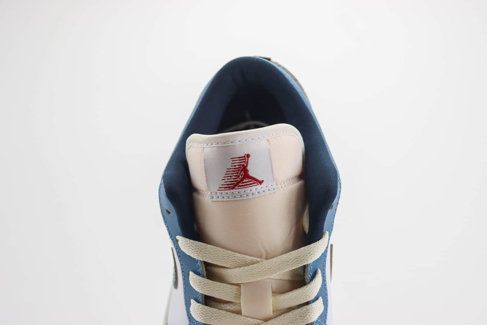 乔丹Air Jordan 1 Low纯原版本白蓝鸳鸯勾AJ1低帮板鞋 莆田AJ货源 货号：HM3711-144
