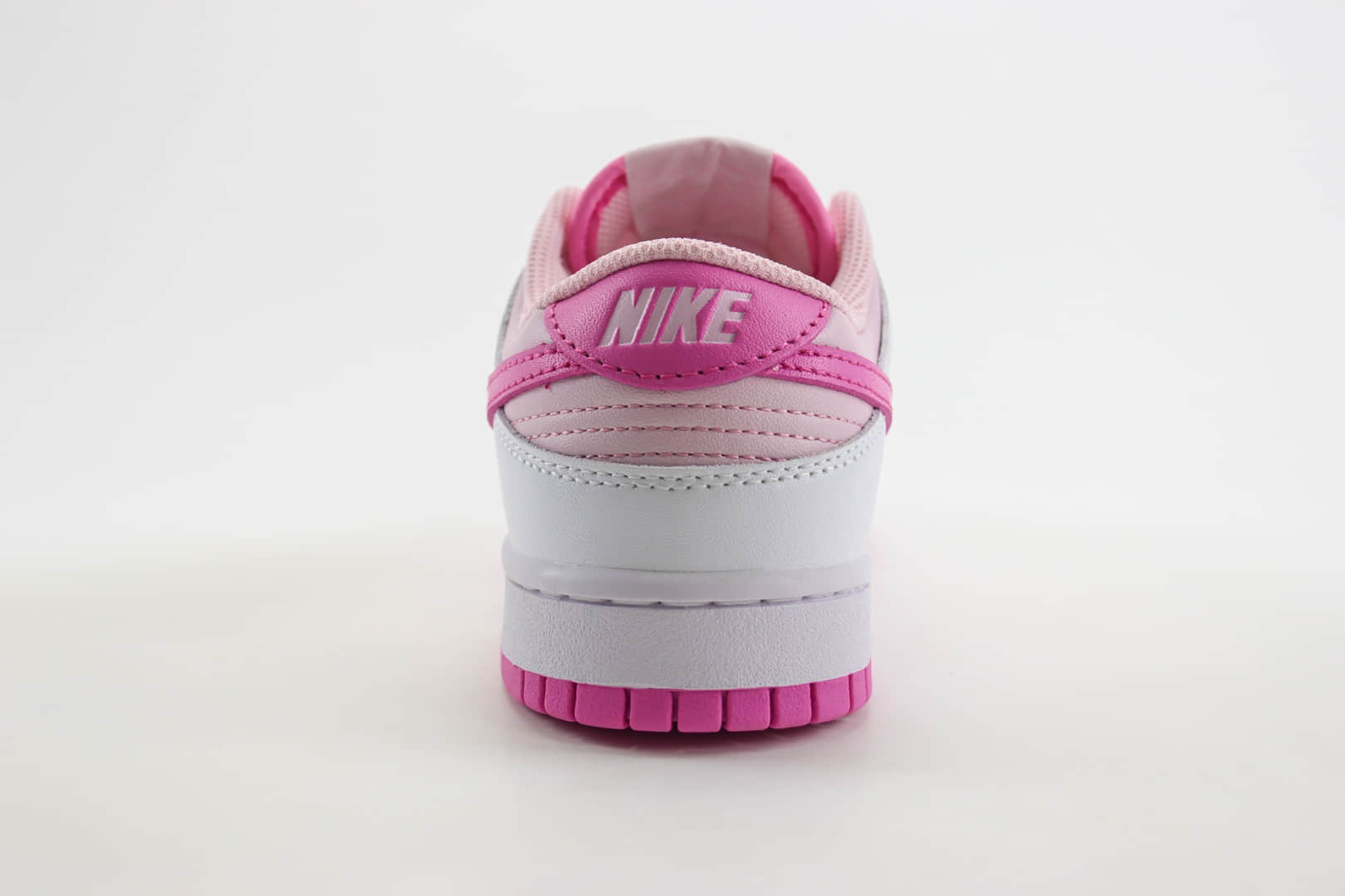 耐克Nike SB Dunk Low纯原版本粉白SB Dunk情人节低帮板鞋 莆田复刻鞋货源 货号：HQ1181-661