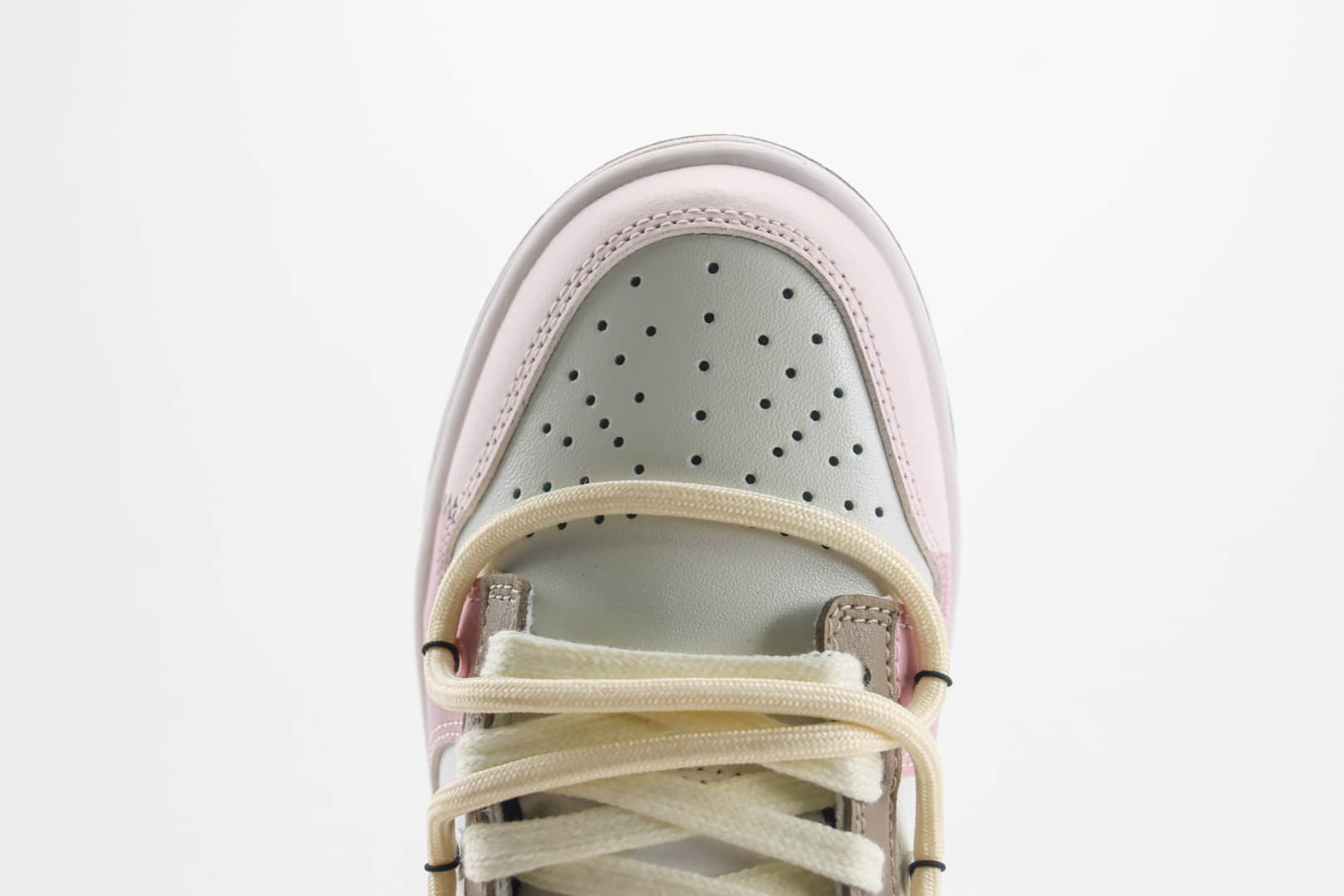 耐克Nike SB Dunk Low纯原版本低帮DUNK熊猫恶作剧白粉色情人节限定板鞋 莆田DUNK货源 货号:CW1590-100 耐克Nike SB Dunk Low纯原版本低帮DUNK熊猫恶作剧白粉色情人节限定板鞋 莆田DUNK货源 货号:CW1590-100