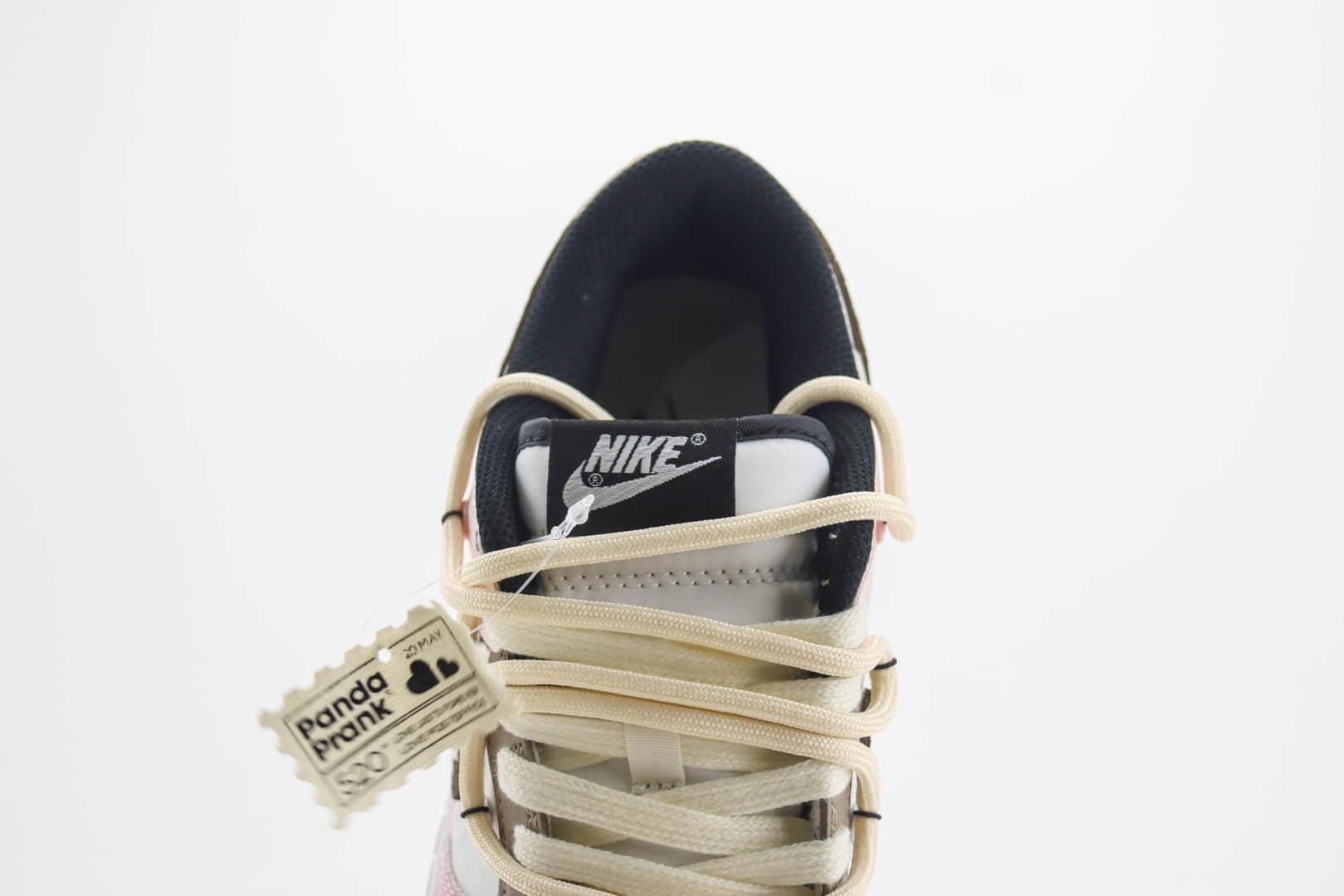 耐克Nike SB Dunk Low纯原版本低帮DUNK熊猫恶作剧白粉色情人节限定板鞋 莆田DUNK货源 货号:CW1590-100 耐克Nike SB Dunk Low纯原版本低帮DUNK熊猫恶作剧白粉色情人节限定板鞋 莆田DUNK货源 货号:CW1590-100