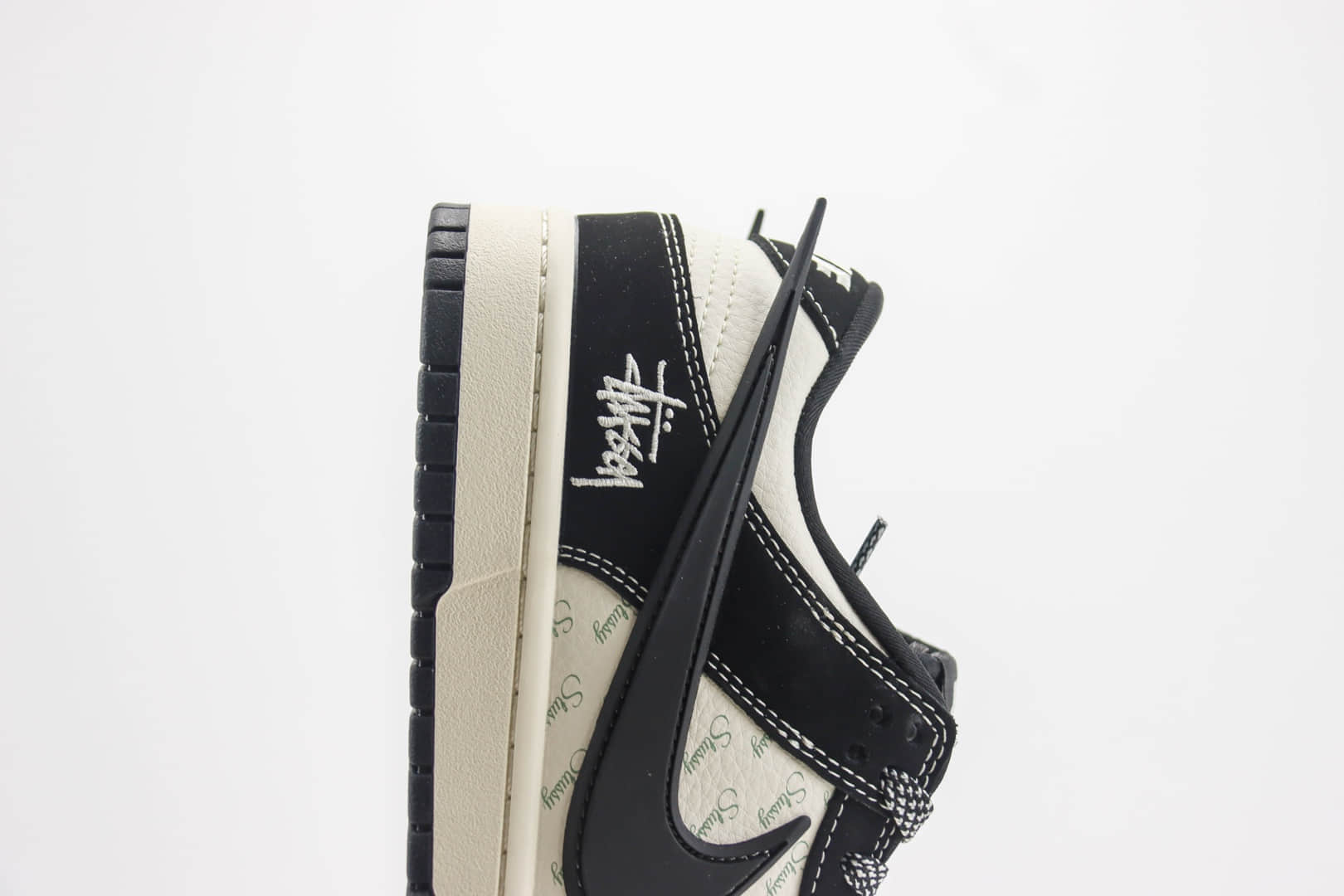耐克Nike SB Dunk Low x Stussy纯原版本低帮SB DUNK斯图西联名款板鞋 莆田DUNK货源 货号:XX2025-358 耐克Nike SB Dunk Low x Stussy纯原版本低帮SB DUNK斯图西联名款板鞋 莆田DUNK货源 货号:XX2025-358