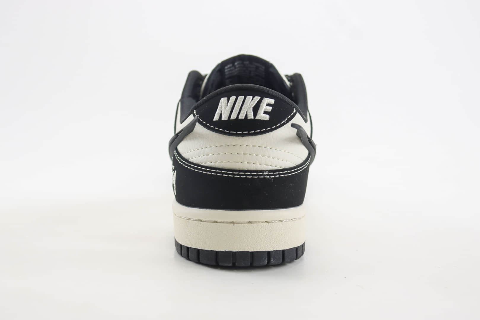 耐克Nike SB Dunk Low x Stussy纯原版本低帮SB DUNK斯图西联名款板鞋 莆田DUNK货源 货号:XX2025-358 耐克Nike SB Dunk Low x Stussy纯原版本低帮SB DUNK斯图西联名款板鞋 莆田DUNK货源 货号:XX2025-358