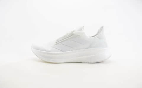阿迪达斯adidas Ultraboost 5X纯原版本纯白爆米花跑鞋 莆田阿迪达斯代理 货号：JH7245