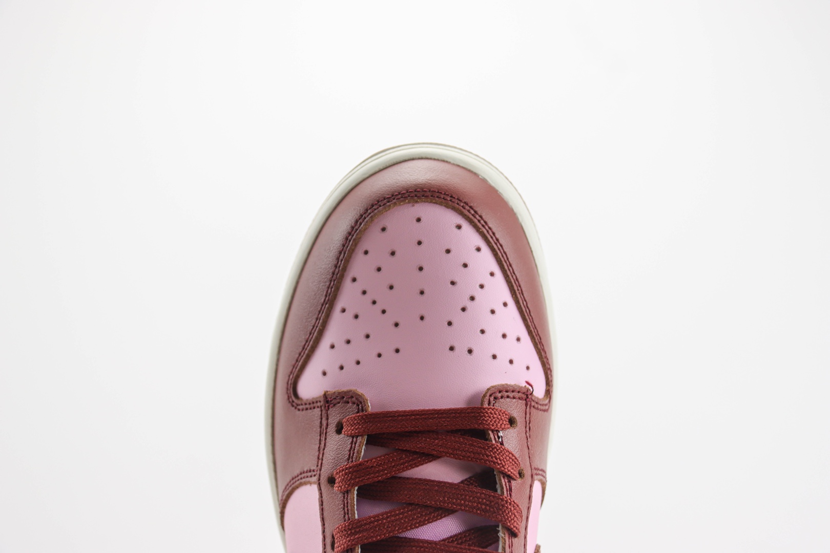 耐克Nike SB Dunk Low纯原版本低帮SB Dunk粉酒红滑板板鞋 莆田耐克货源 货号：DD1873-114