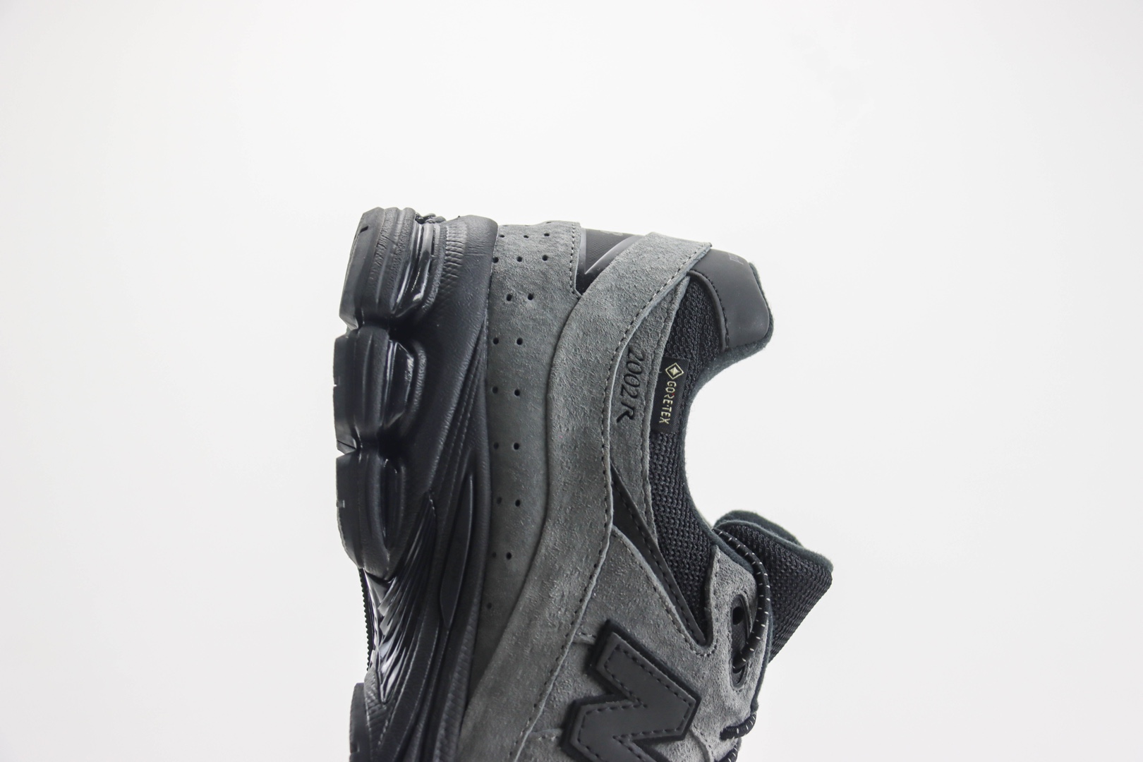 新百伦New Balance 2002R纯原版本NB2002R灰黑色复古运动跑步鞋 莆田新百伦货源 货号：M2002RXZ