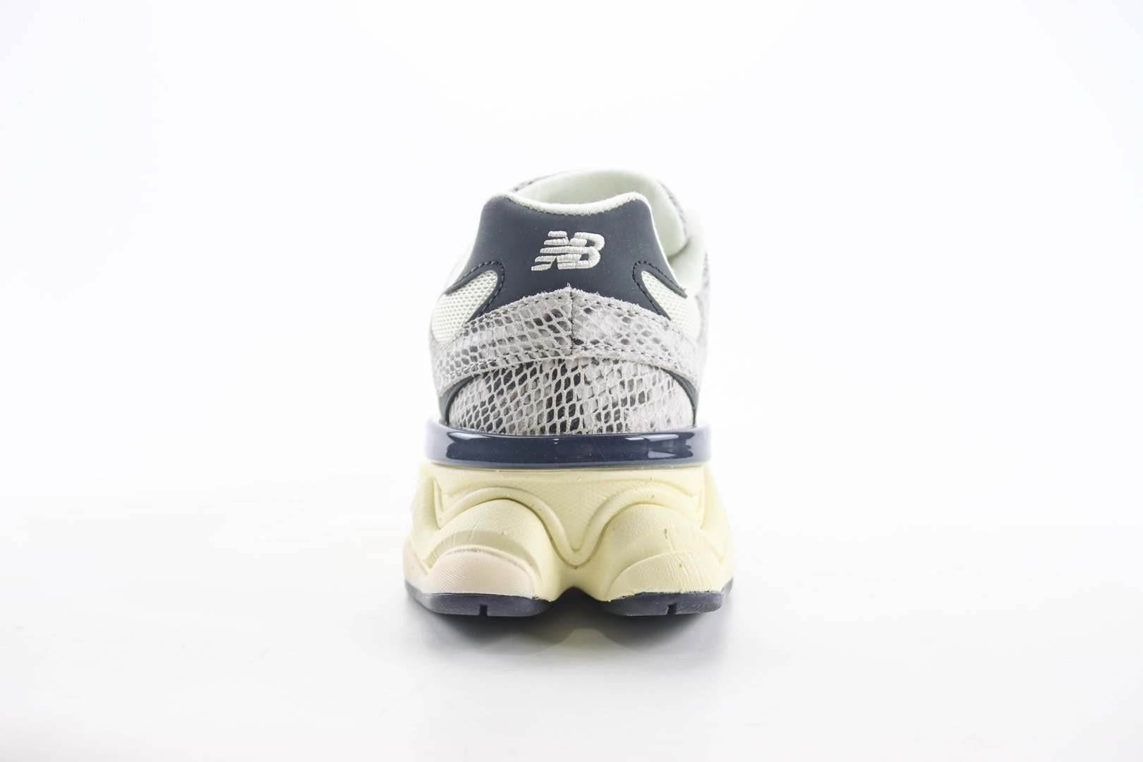 新百伦New Balance 9060纯原版本NB9060蛇年限定复古运动慢跑鞋 莆田复刻鞋货源 货号：U9060SNA