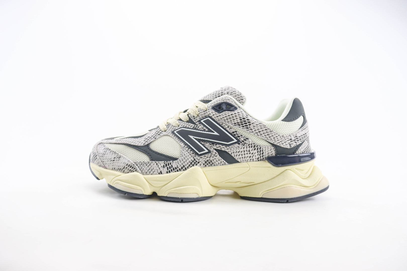 新百伦New Balance 9060纯原版本NB9060蛇年限定复古运动慢跑鞋 莆田复刻鞋货源 货号：U9060SNA