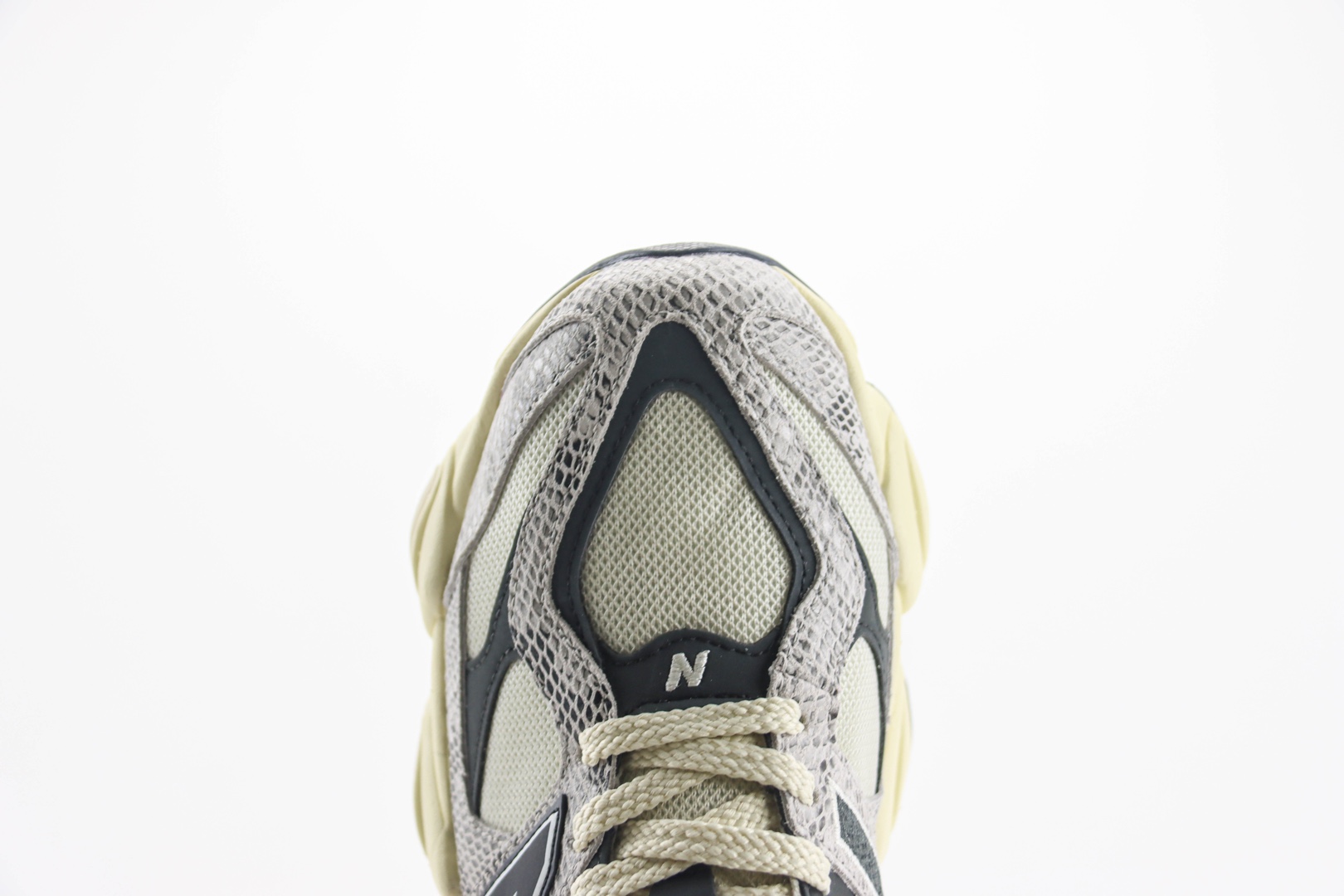新百伦New Balance 9060纯原版本NB9060蛇年限定复古运动慢跑鞋 莆田复刻鞋货源 货号：U9060SNA