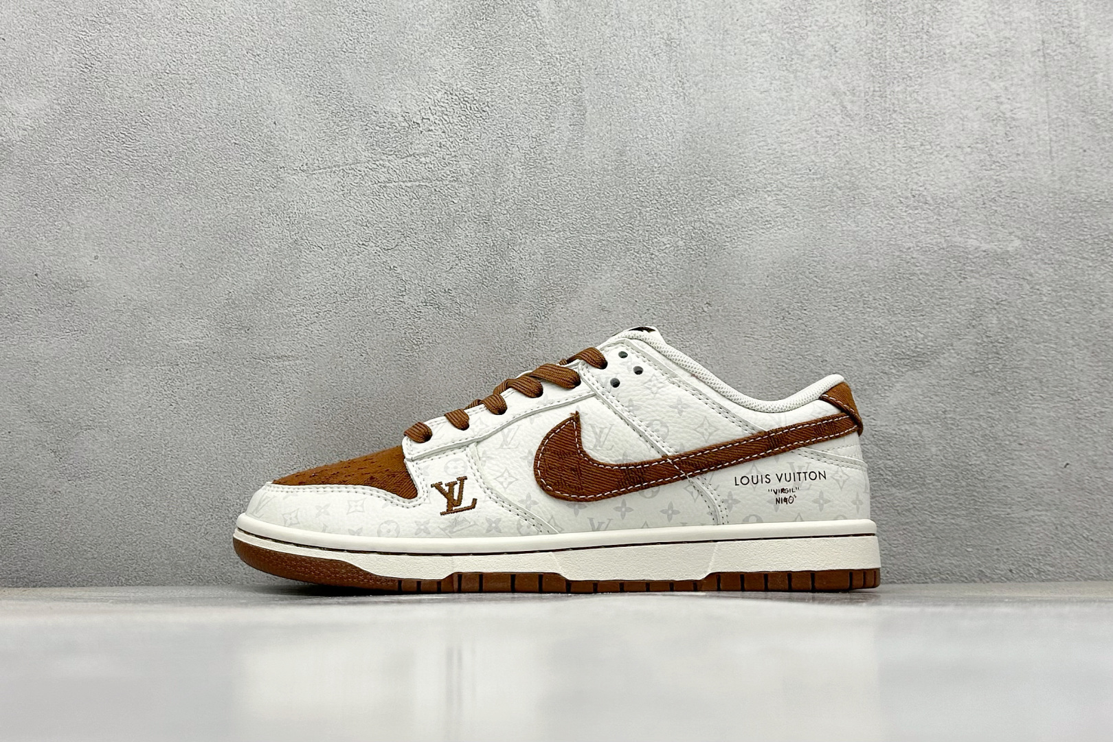 耐克Louis Vuitton x Nike SB Dunk Low纯原版本路易威登联名SB Dunk咖啡牛仔LV板鞋 莆田耐克代理 货号：SC9772-806