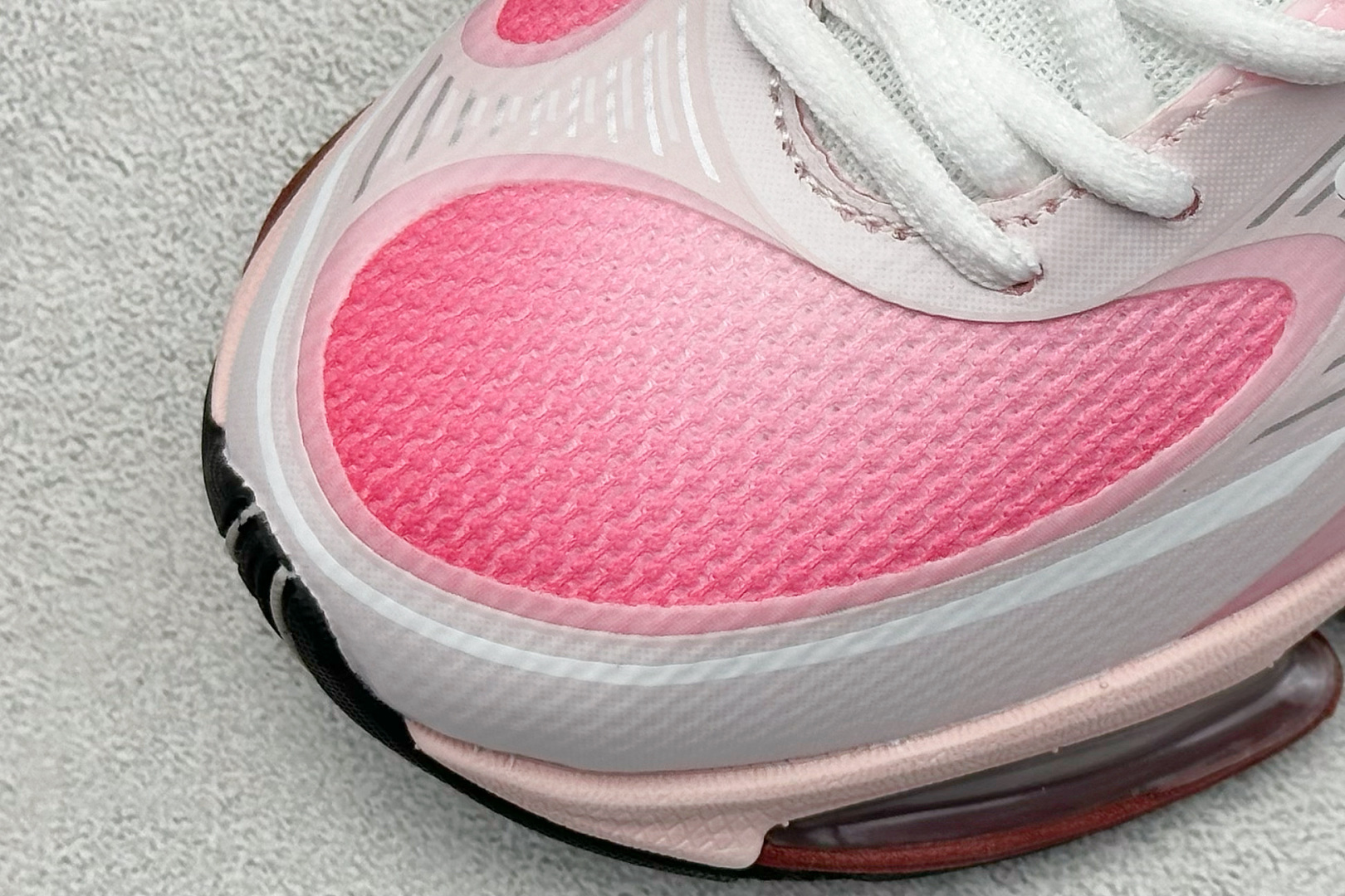 新百伦New Balance 2000纯原版本NB2000白粉渐变网面复古跑鞋 莆田新百伦货源 货号：U2000BF