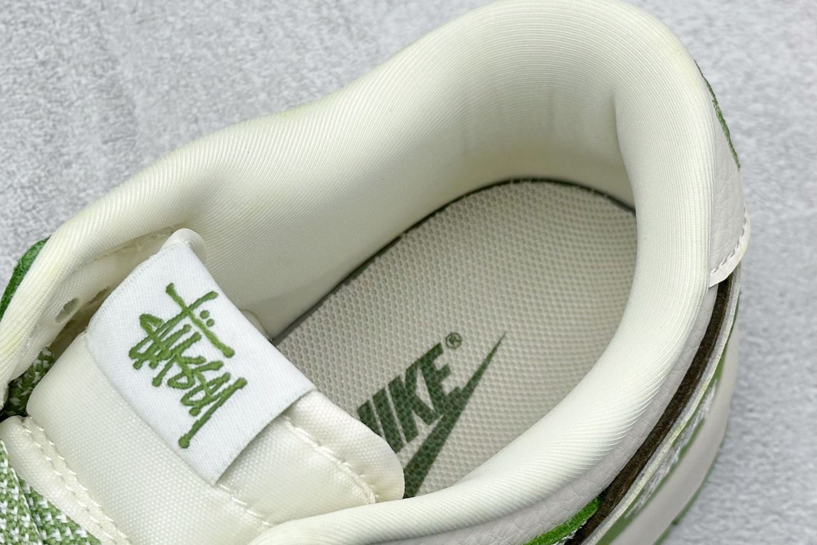 耐克Nike SB Dunk Low纯原版本低帮SB Dunk白绿色双勾低帮板鞋 莆田耐克货源 货号：LW1818-120