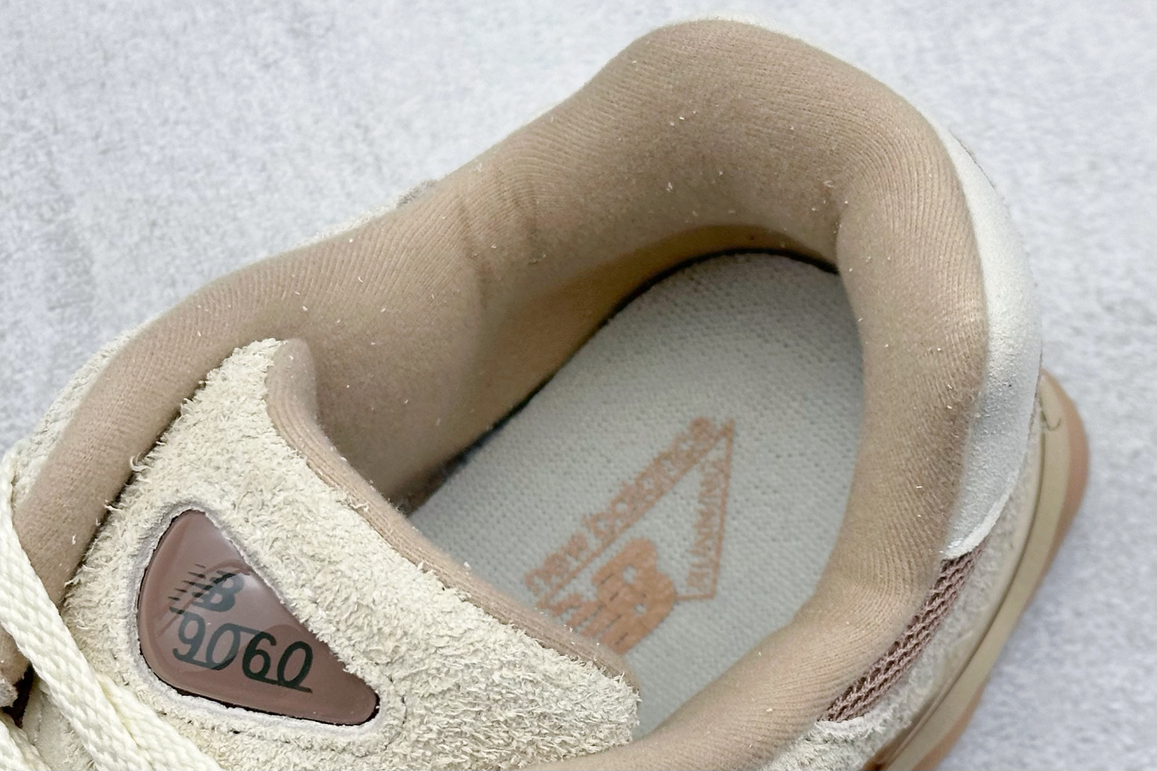 新百伦New Balance 9060纯原版本NB9060棕橘色复古慢跑鞋 莆田新百伦货源 货号：U9060CWF