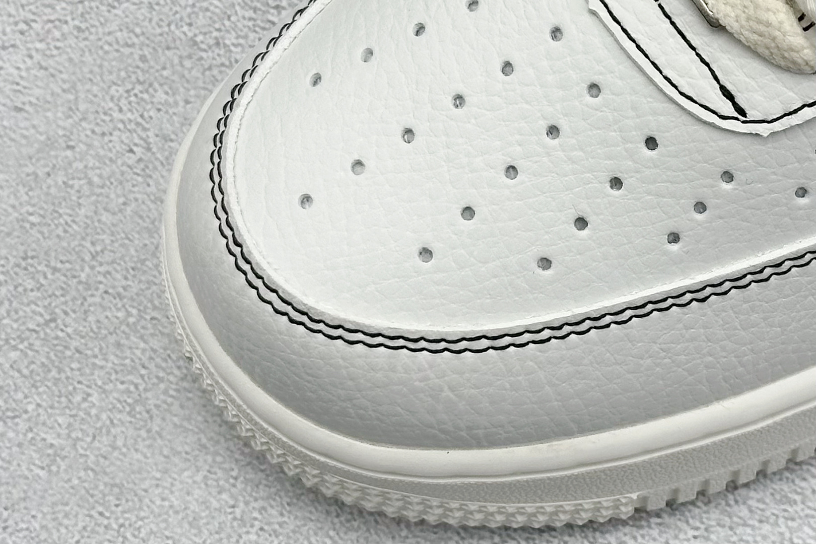 耐克Nike Air Force 1 Low 07 x Balenciaga巴黎世家联名款白黑绑带小钩空军一号低帮休闲板鞋信息资讯大全 货号：AM1588-019