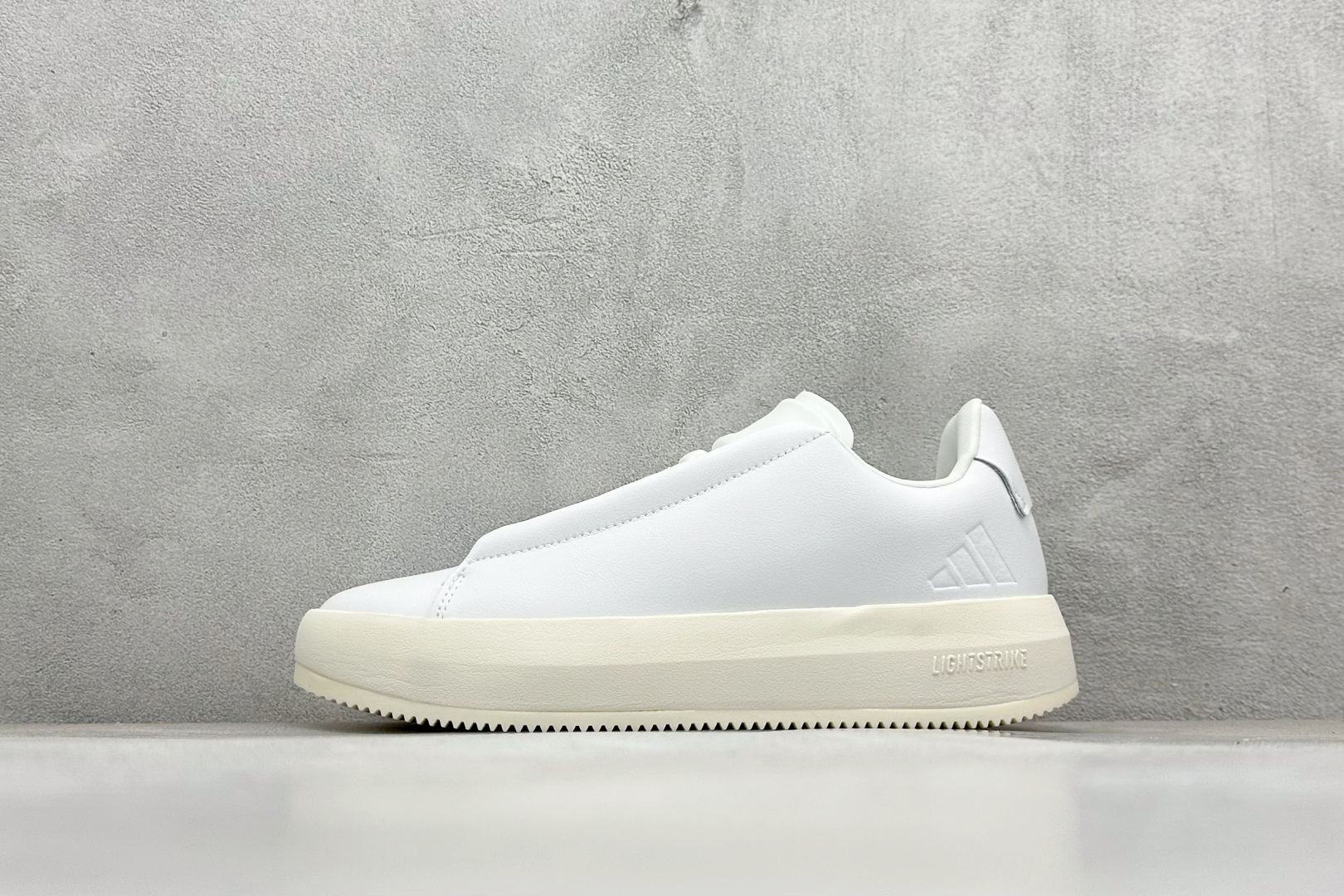 阿迪达斯Adidas Labcourt 百搭休闲轻松舒适耐磨透气低帮板鞋信息资讯大全 货号：JQ2300