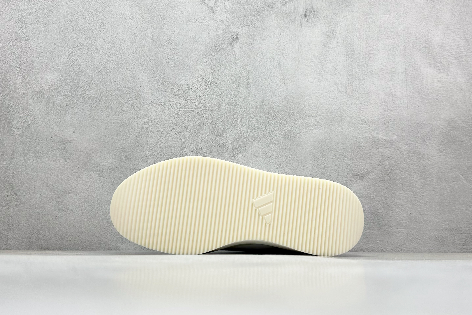 阿迪达斯Adidas Labcourt 百搭休闲轻松舒适耐磨透气低帮板鞋信息资讯大全 货号：JQ2300