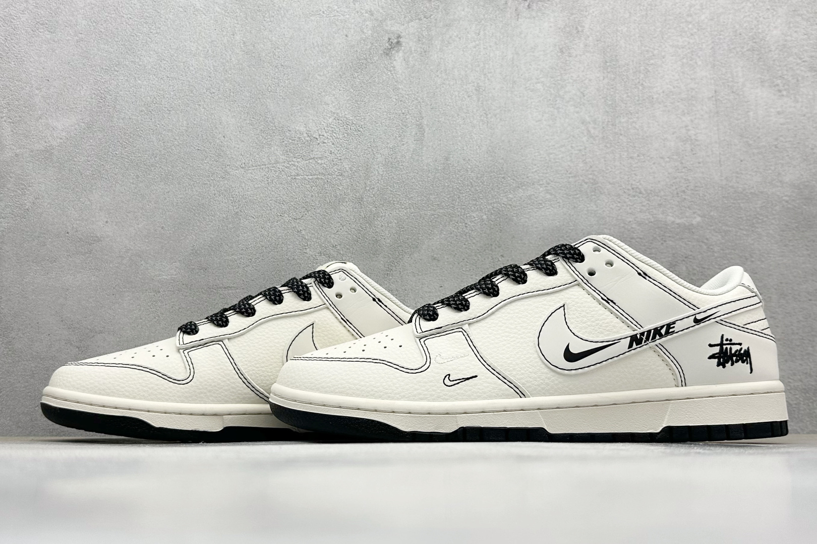 耐克Nike SB Dunk Low斯图西联名米黑小双勾地板休闲板鞋信息资讯大全 货号：HH7518-096