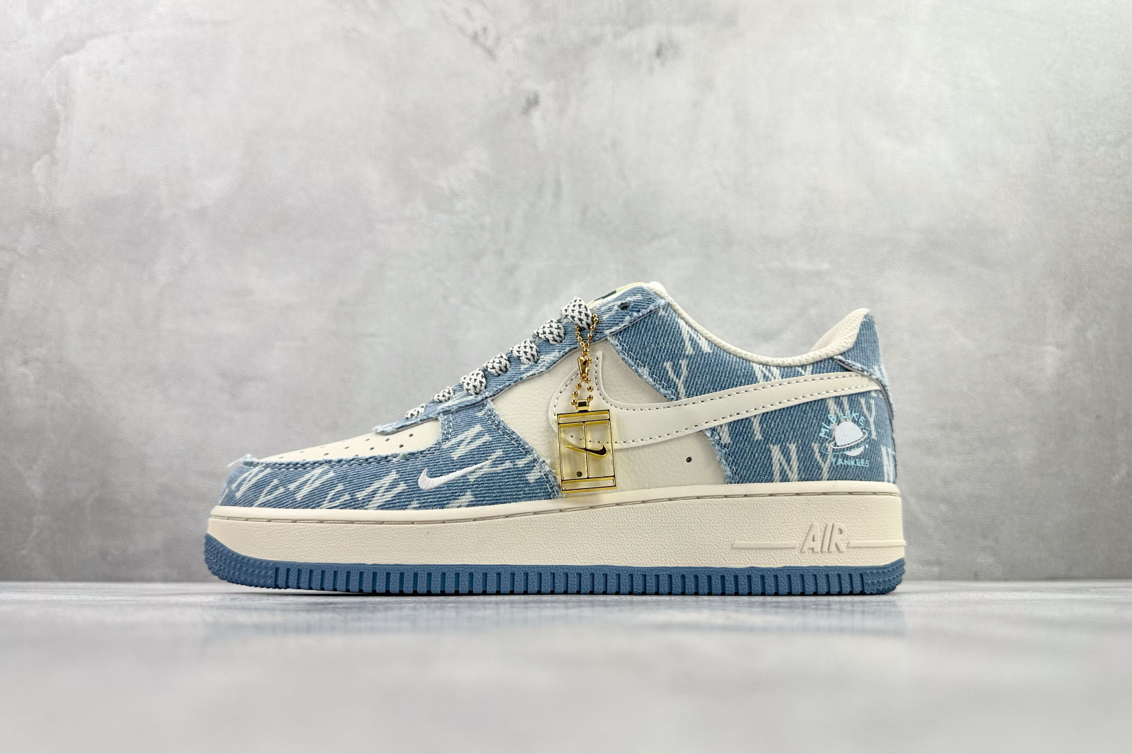 耐克NIke Air Force 1 '07 Low纯原版本MLB联名AF1蓝白色丹宁牛仔板鞋 莆田耐克货源 货号：DD1982-306