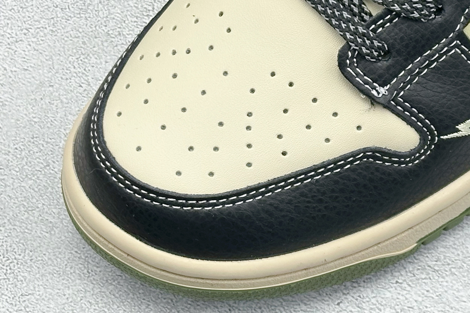 耐克Nike SB Dunk Low纯原版本猿人头联名SB Dunk 迷彩绿勾低帮板鞋 莆田耐克档口 货号：SJ8888-003