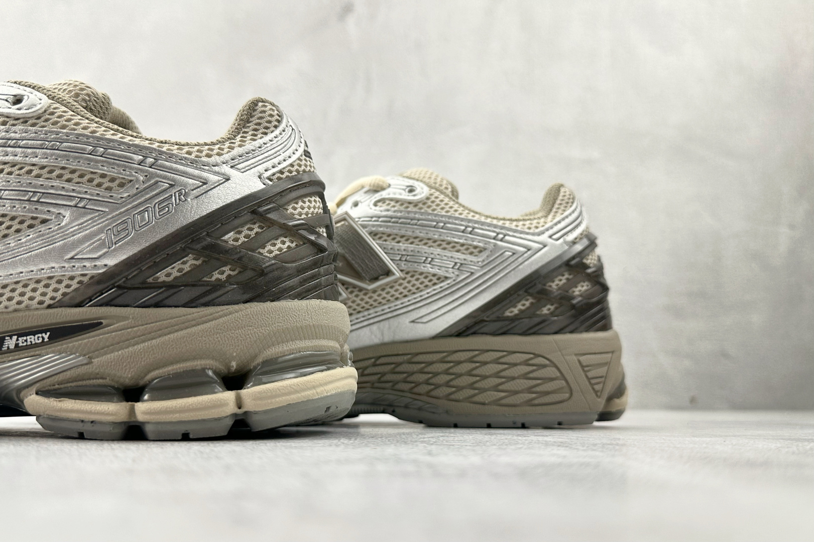 新百伦New Balance 1906纯原版本NB1906棕褐色复古跑鞋 莆田新百伦货源 货号:U1906RCP