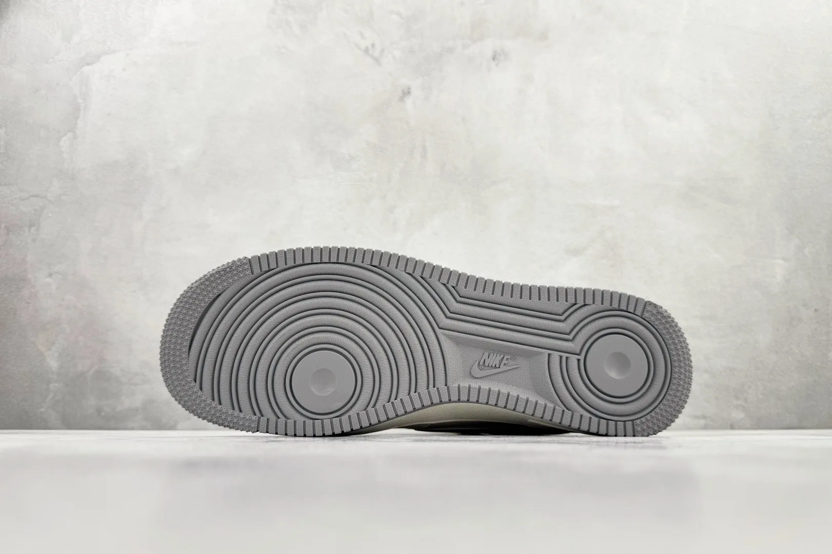 耐克Nike Air Force 1'07 Low纯原版本空军一号AF1米白灰标低帮板鞋 莆田耐克货源 货号：CS5288-042