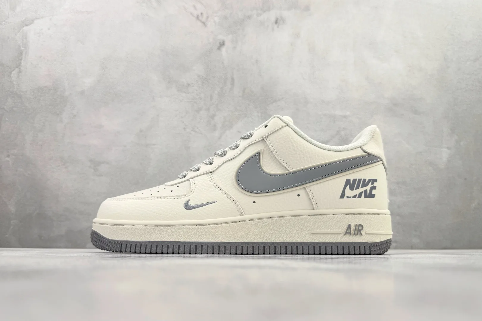 耐克Nike Air Force 1'07 Low纯原版本空军一号AF1米白灰标低帮板鞋 莆田耐克货源 货号：CS5288-042